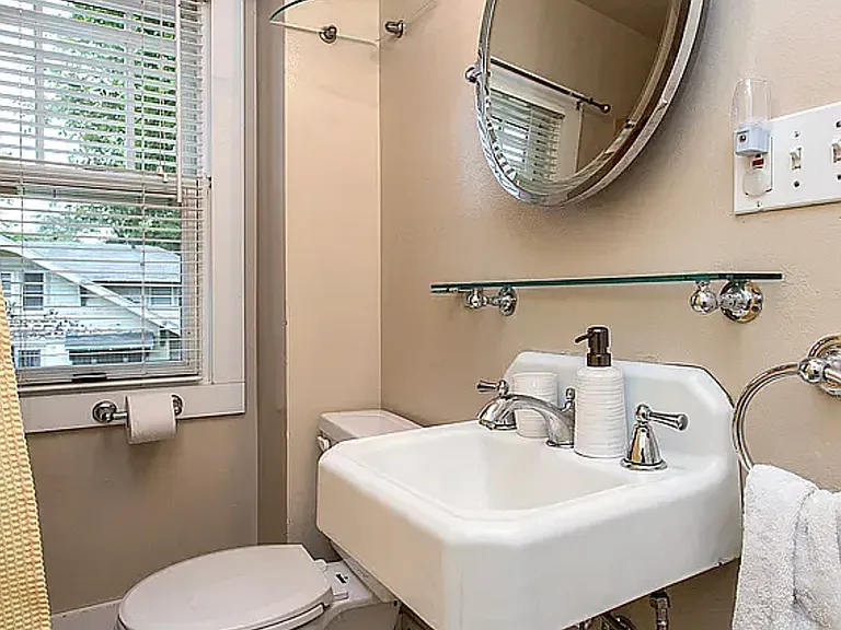 107 S Riverside Dr — Photo 19
