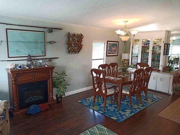 3rd image of 1060 Manila Dr
