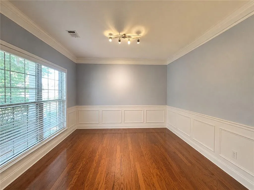 5 bed, 3.0 bath, 2448 sqft, $2,995 — Photo 2