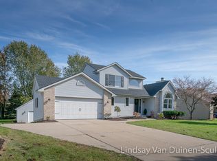 2076 Richview Ave NW, Grand Rapids, MI