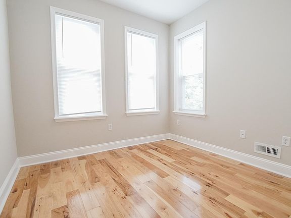 4th image of 3130 Fontain St