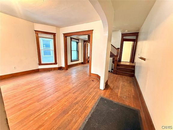 5th image of 1115 E Genesee St
