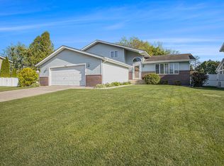 925 Brooke Ln, Schererville, IN 46375
