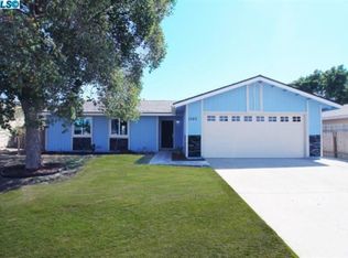 1345 Maxwell Dr, Hanford, CA