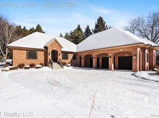 4525 Mapleton Dr, Howell, MI 48843