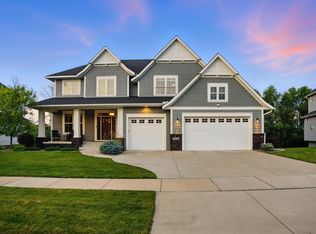 10056 Walnut Grove Ln N, Maple Grove, MN 55311