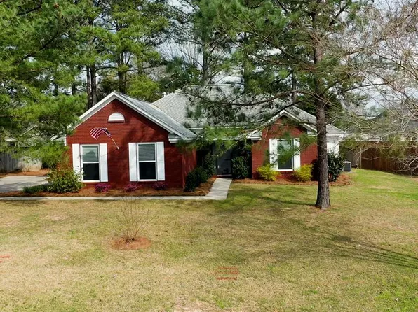 205 Mill Creek Cir, Dothan, AL 36305