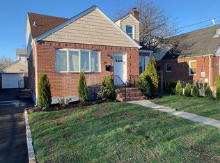 45 Stephen Pl, Valley Stream, NY 11580