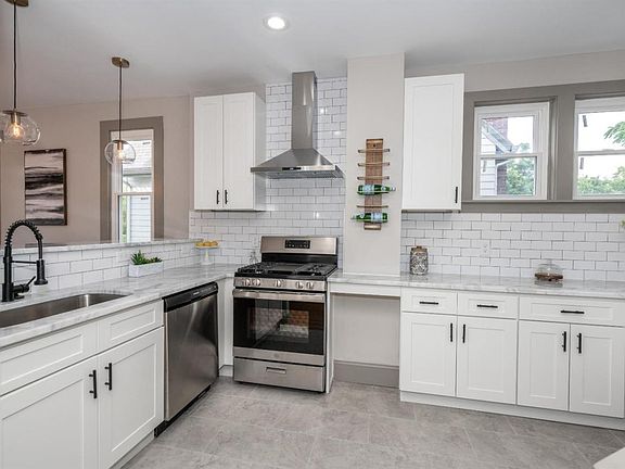 2nd image of 3617 Ravenwood Ave