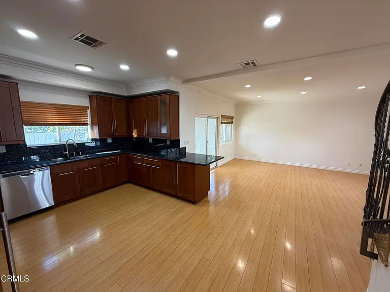 7011 N Liberty Dr — Photo 11