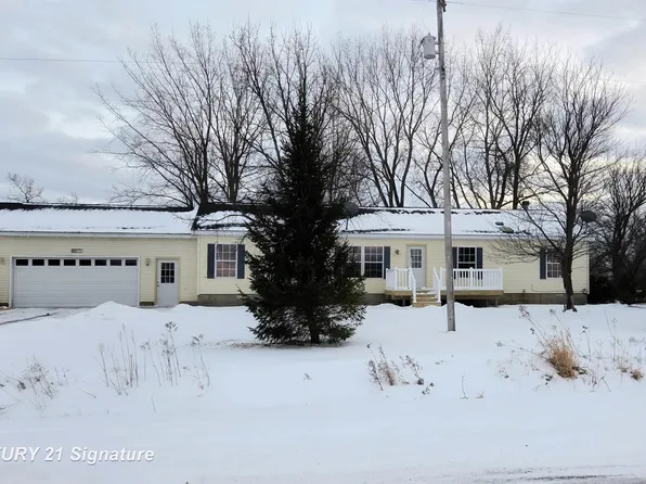 8521 Pierce Rd, Freeland, MI 48623