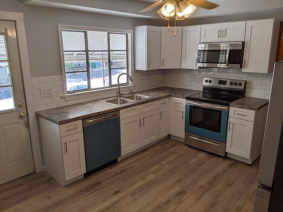 2nd image of 901 Carmalt St Unit 1