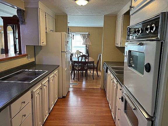 2nd image of 170 Camellia Dr #187