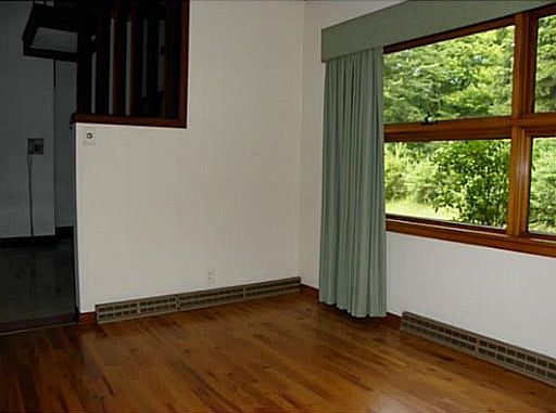 4th image of 300 Chardick Dr
