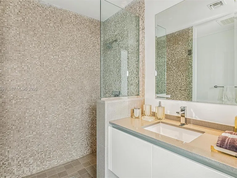 88 SW 7th St #2111 — Photo 24