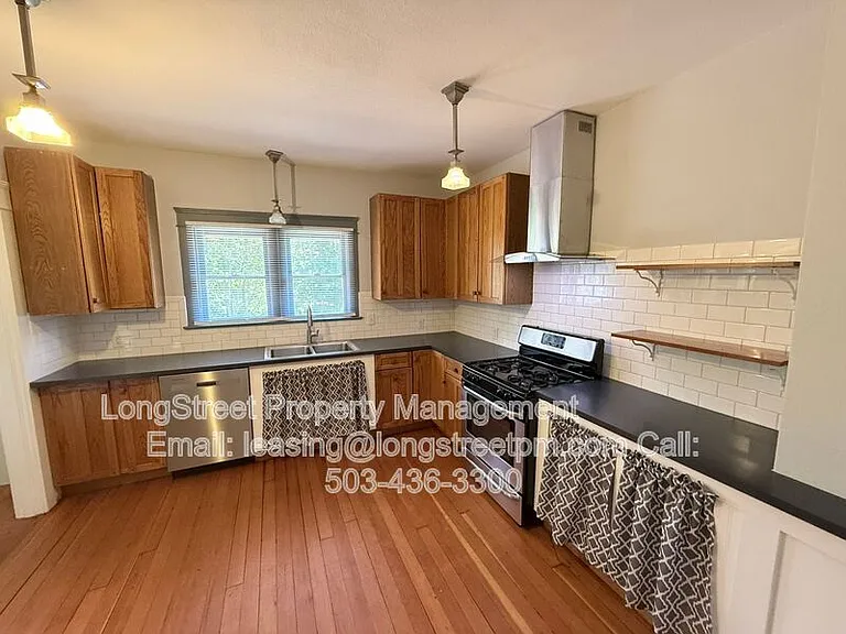 2320 State St — Photo 11