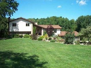 230 Hunter Willis Rd, Erie, PA 16509