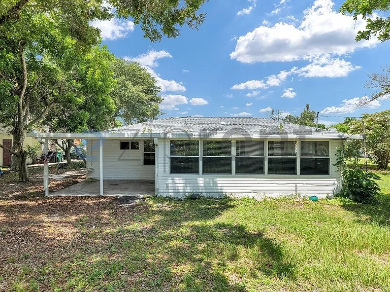 202 Essex Dr — Photo 15