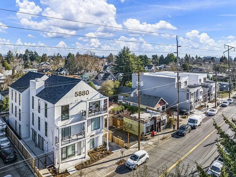5880 N Greeley Ave — Photo 36