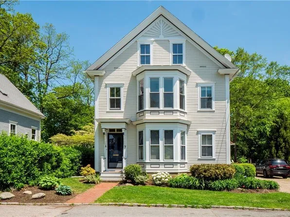 7 Howe St Unit 2, Bristol, RI 02809