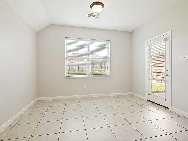 607 Shady Meadow Ln — Photo 12