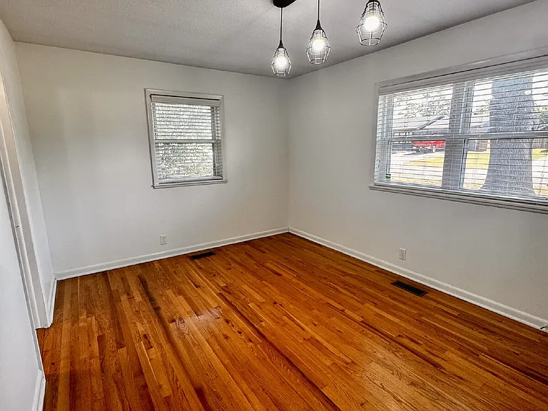922 S 15th St — Photo 16