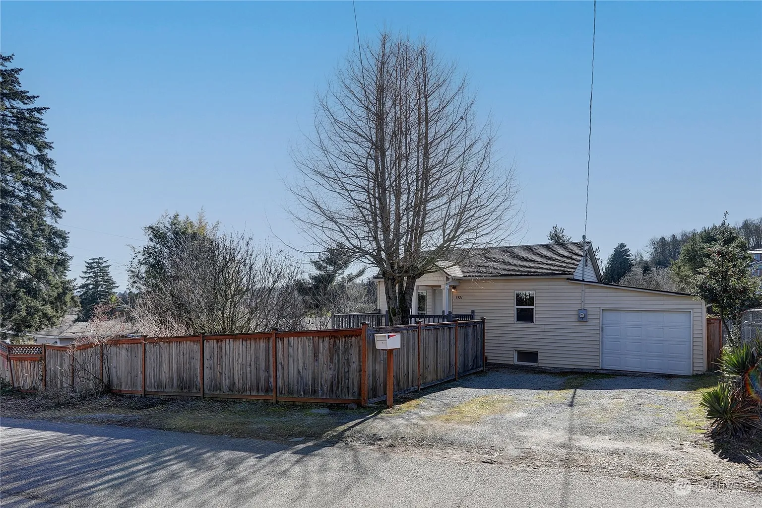 3921 S Thistle Street photo 1