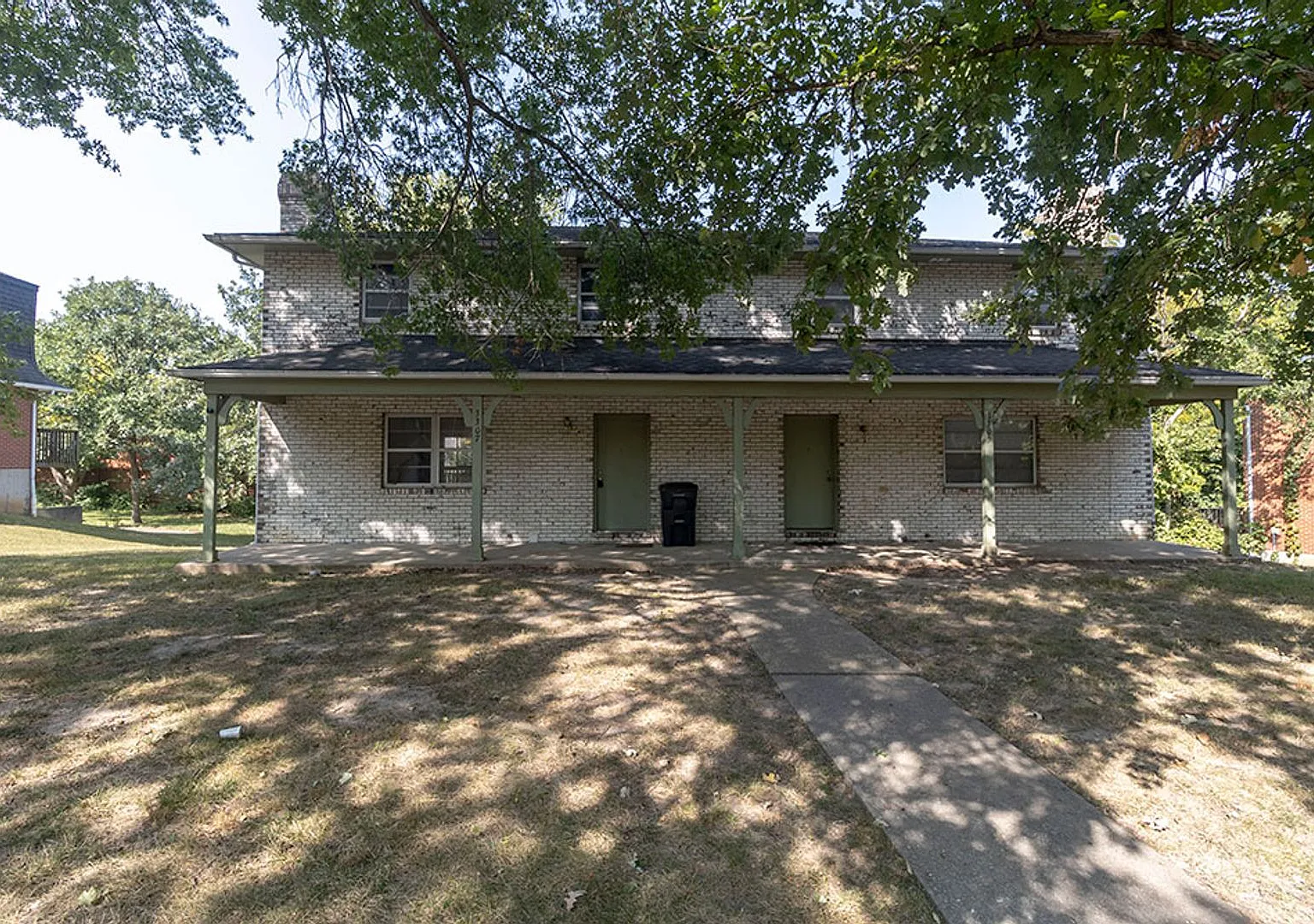Charming and Spacious South Side 3-Bedroom Duplex — Photo 1