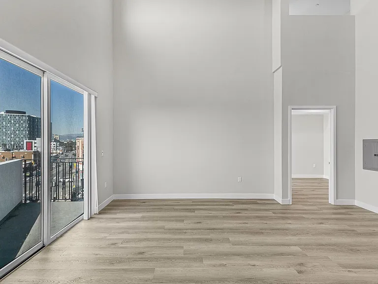 825 Coronado-Building — Photo 111