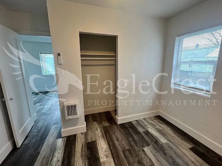 223 SE Roseville Ln — Photo 10