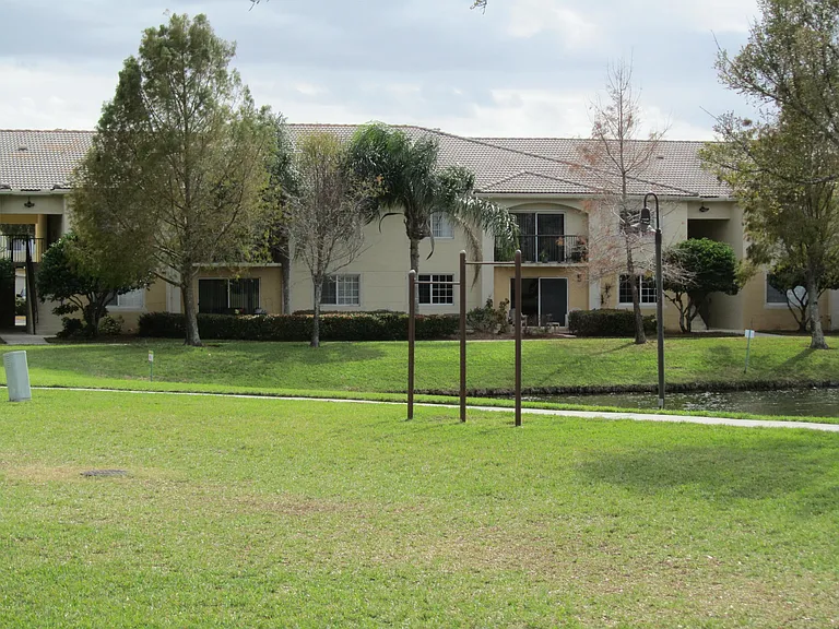 700 Crestwood Ct S #704 — Photo 24