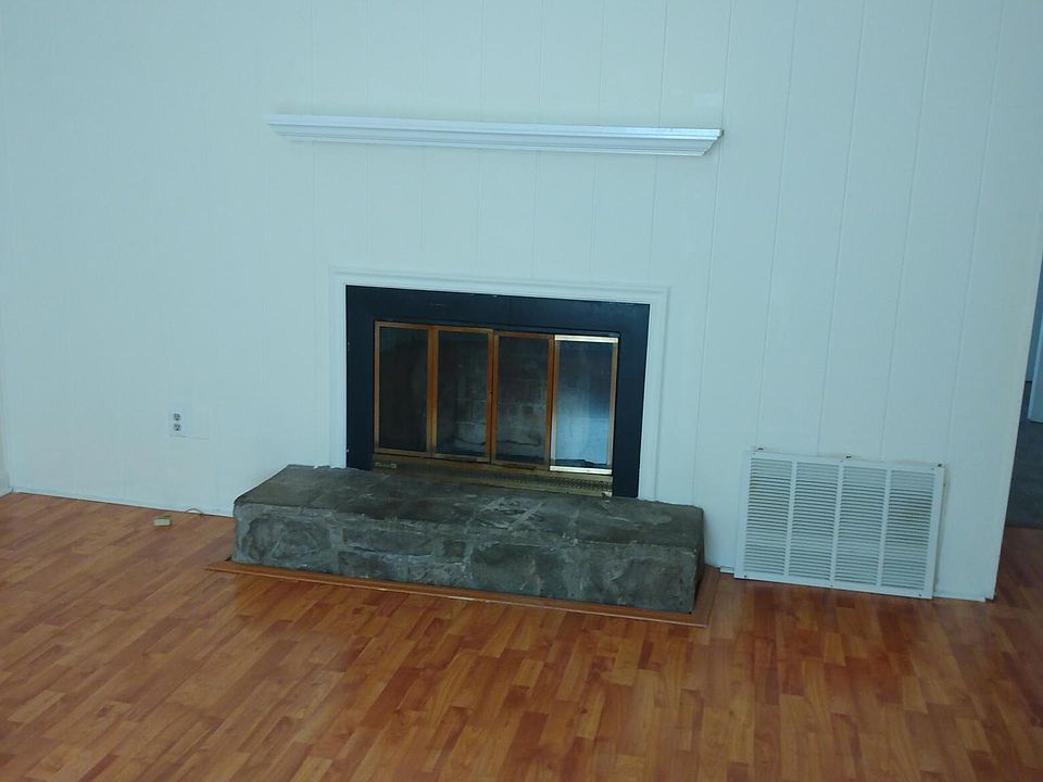 2nd image of 728 Tara Ct #A