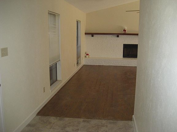 2nd image of 3704 Windsong Ln