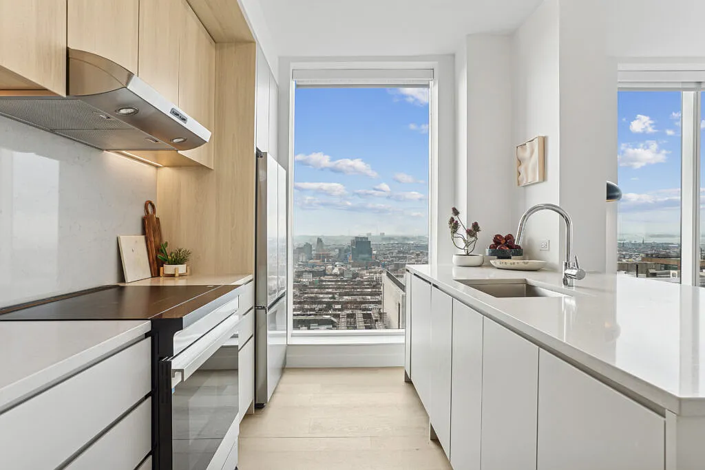 17 Hanover Place — Photo 3