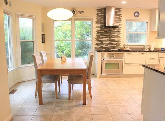 4th image of 10820 Hurley Ct