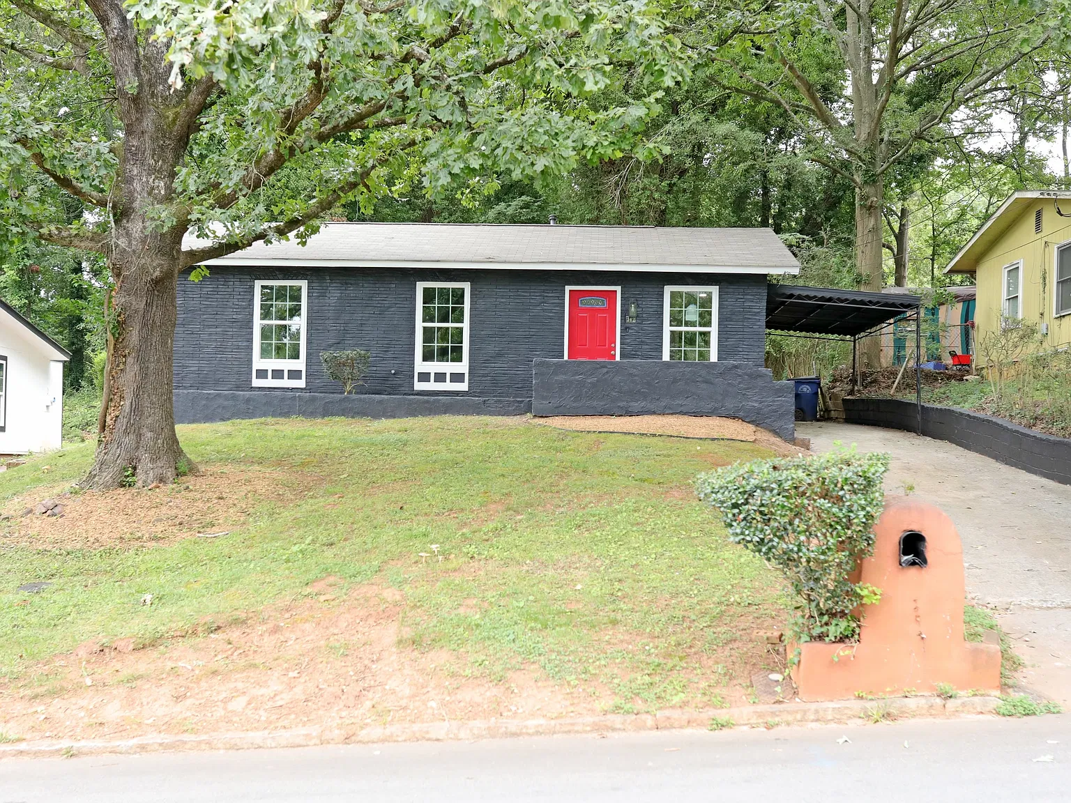 3 bed, 1300 sqft, $1,999 — Photo 2