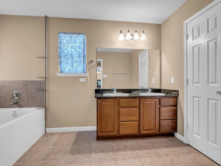 1615 Bel Riposo Ln — Photo 11