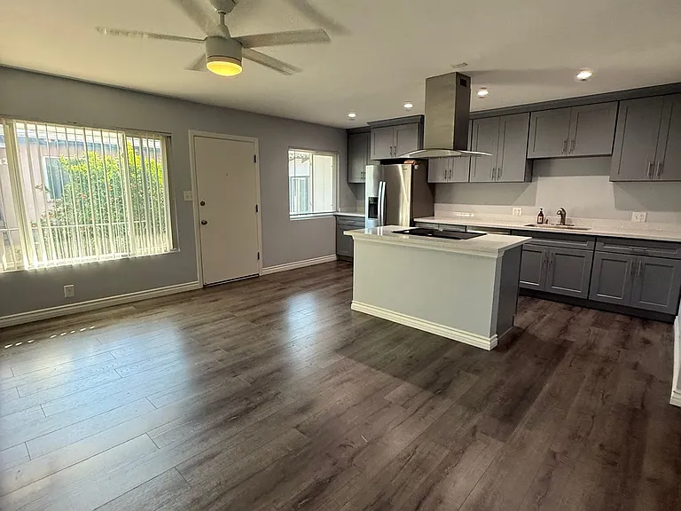 1244 E. 4th Street Apartments — Photo 1