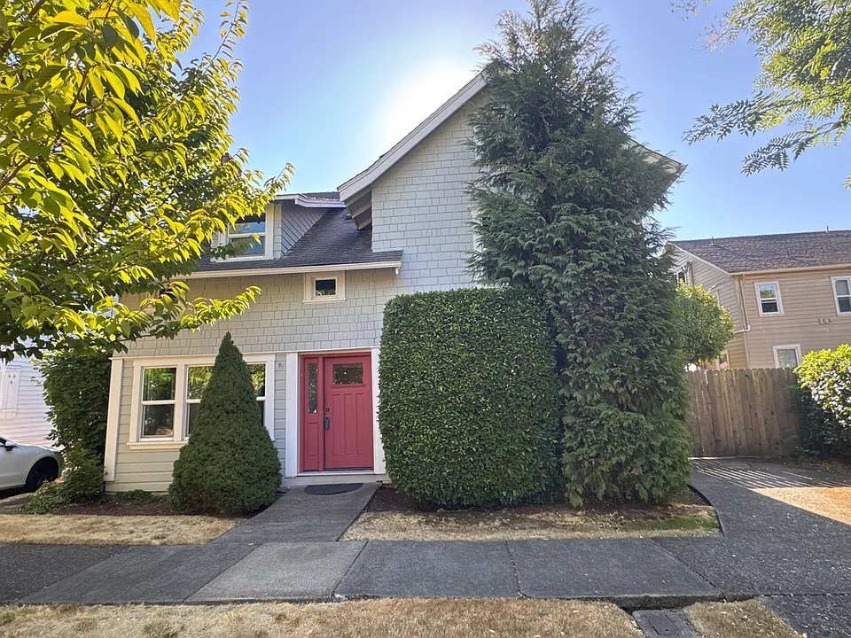 227 NW 7th St