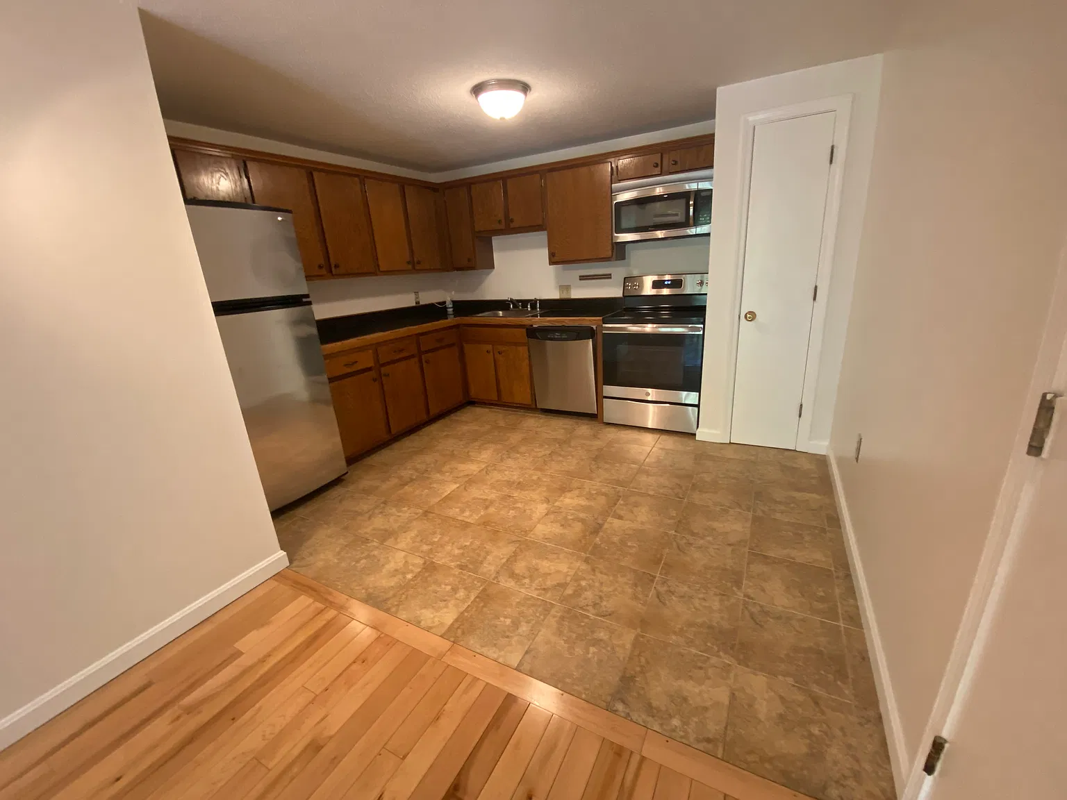 2 bed, 804 sqft, $2,300 — Photo 2