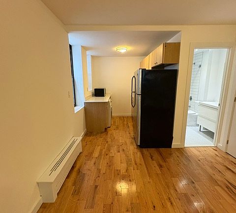 4th image of 20 Sidney Pl APT B