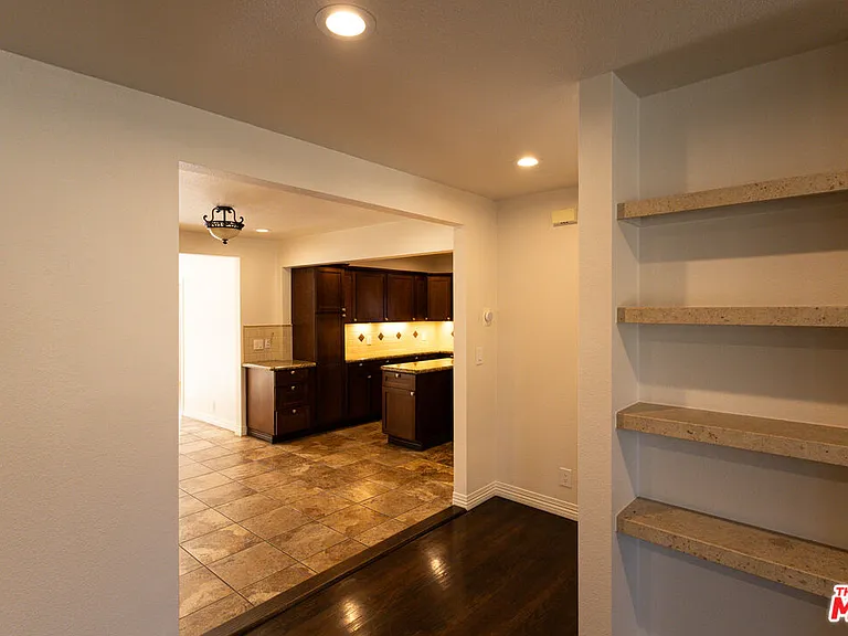 5766 Newcastle Ave — Photo 4
