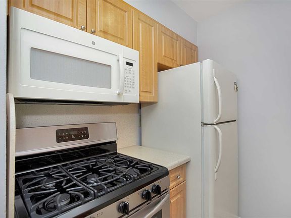 3rd image of 601 Chestnut St APT A11