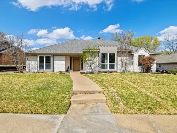 821 Saddlebrook Dr S, Bedford, TX 76021