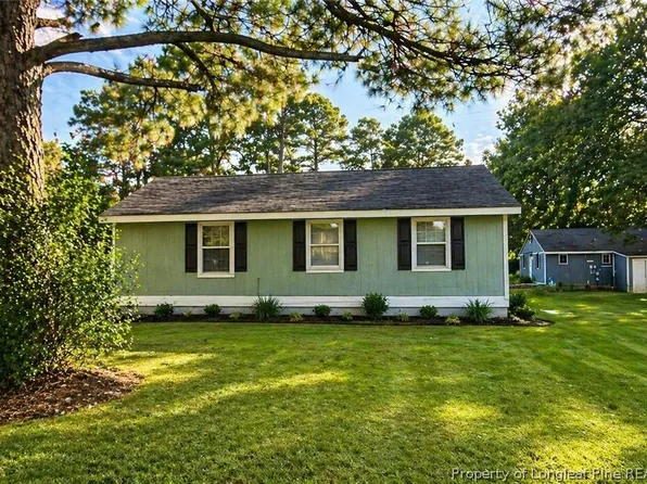 1603 Easterling Dr, Spring Lake, NC 28390
