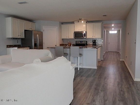 4th image of 3224 Canyon Falls Dr