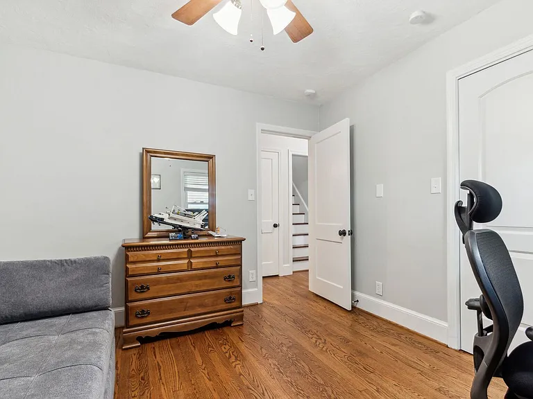 9909 Gardiner Ave — Photo 13