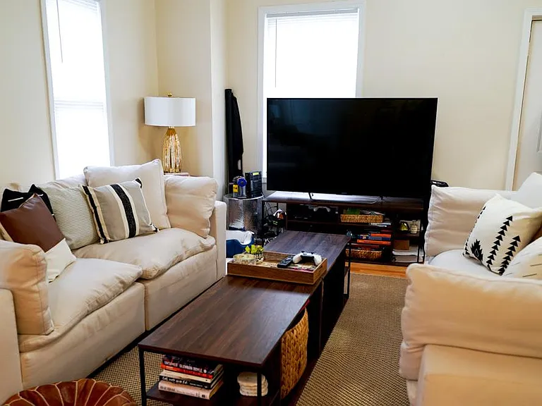 2845 N Southport Ave #COACH HOUSE — Photo 6