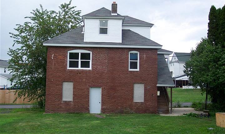 2nd image of 416 Front St