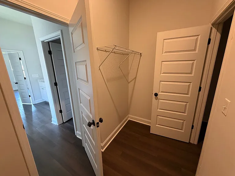 464 Silver Hill Dr — Photo 17